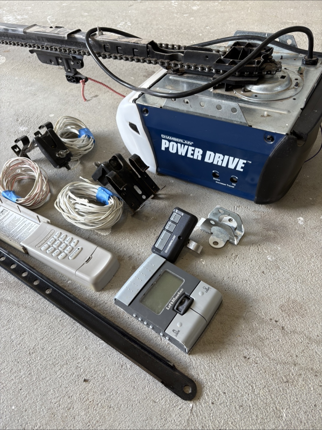 Chamberlain Garage Chain Drive Door Opener + accessories 🥕 - photo 2