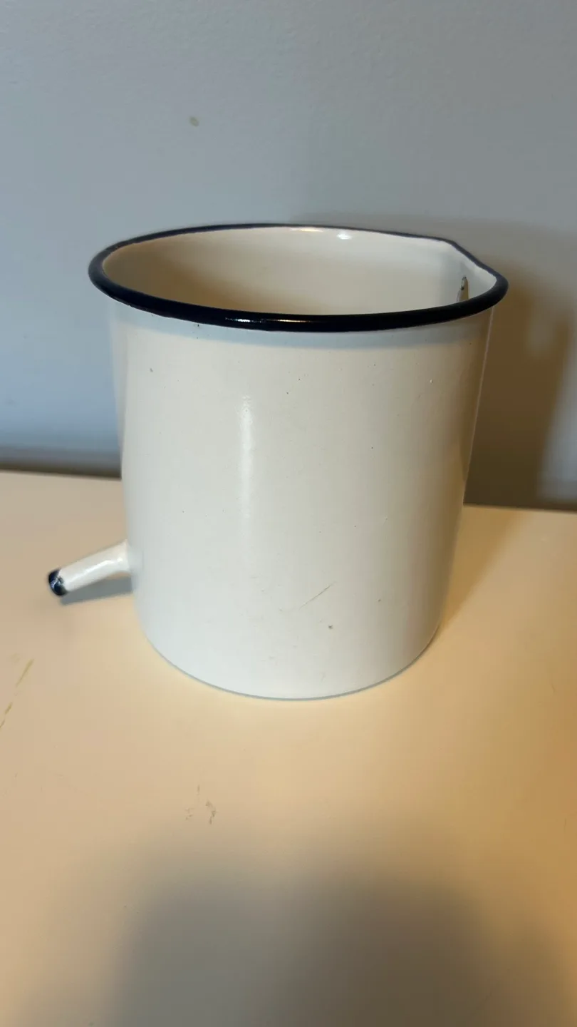 SOLD Vintage Enamel Ware container/ pot/wall decor image indicator(5)