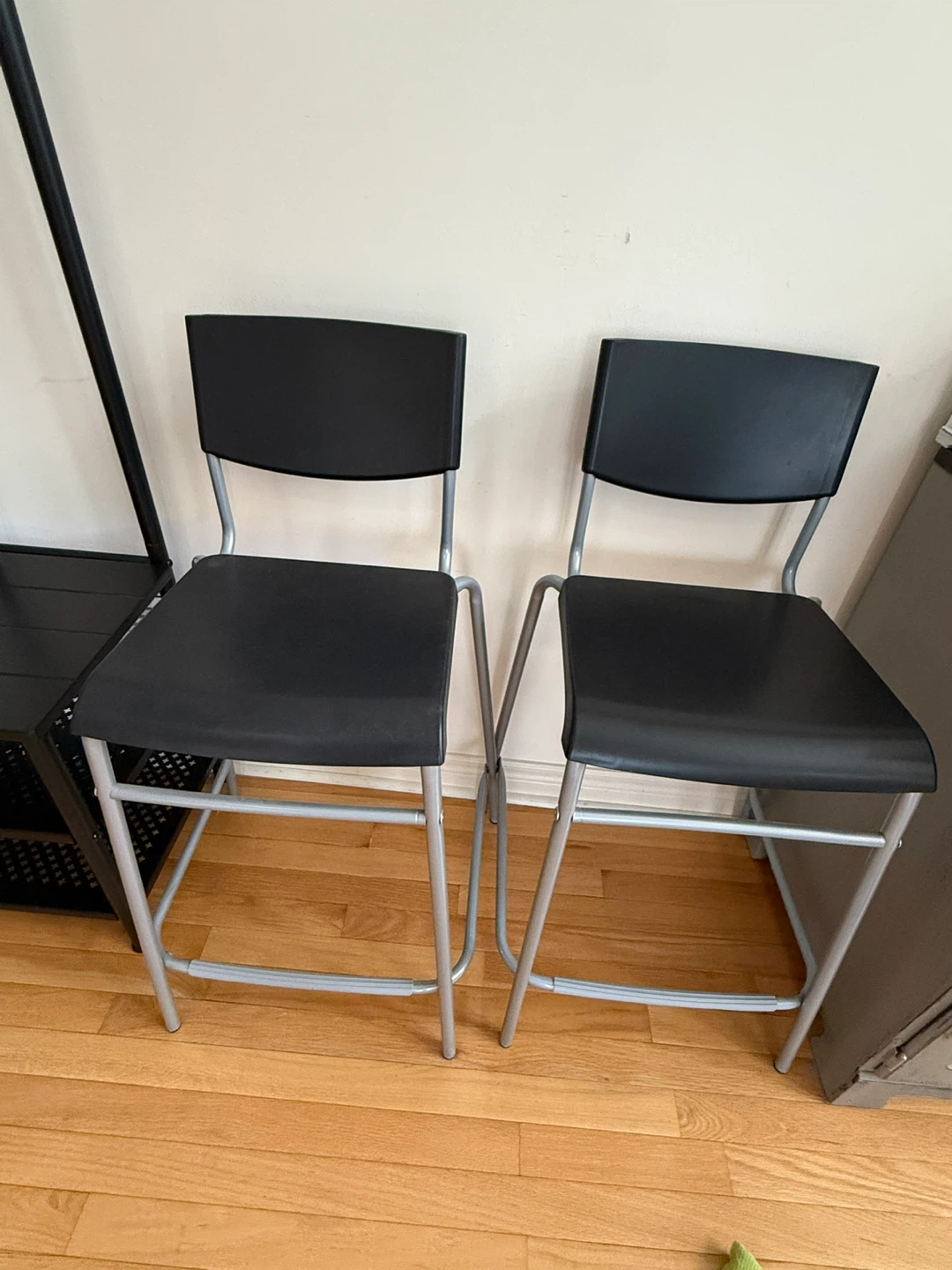 🥕Set of 2 IKEA Black Bar Stools-Total price is $15 for the 2. - photo 2
