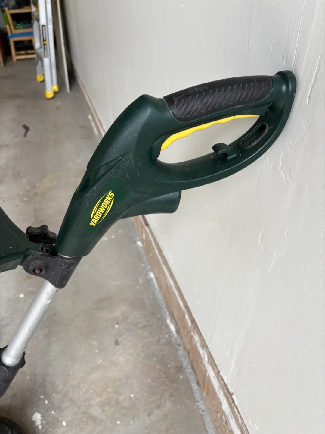 Yard works 14” Electric Corded Trimmer image indicator(3)