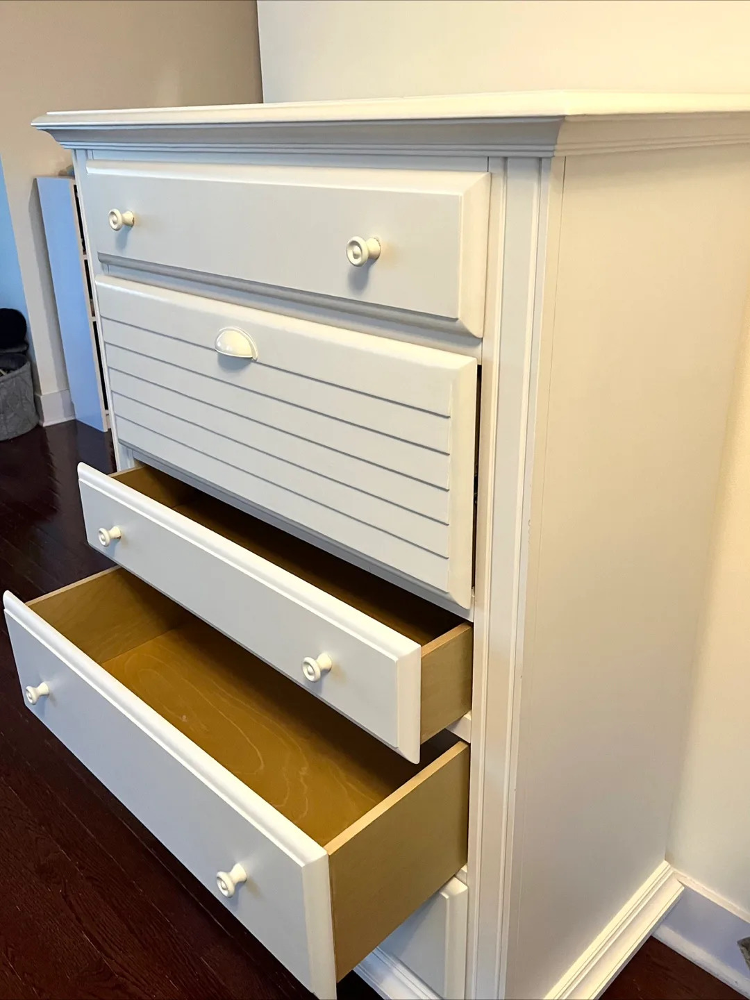 White 5-Drawer Dresser image indicator(4)