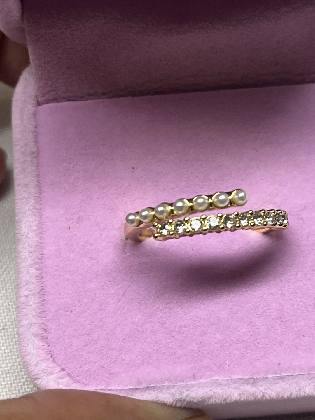 Ring with Pearls and Rhinestones