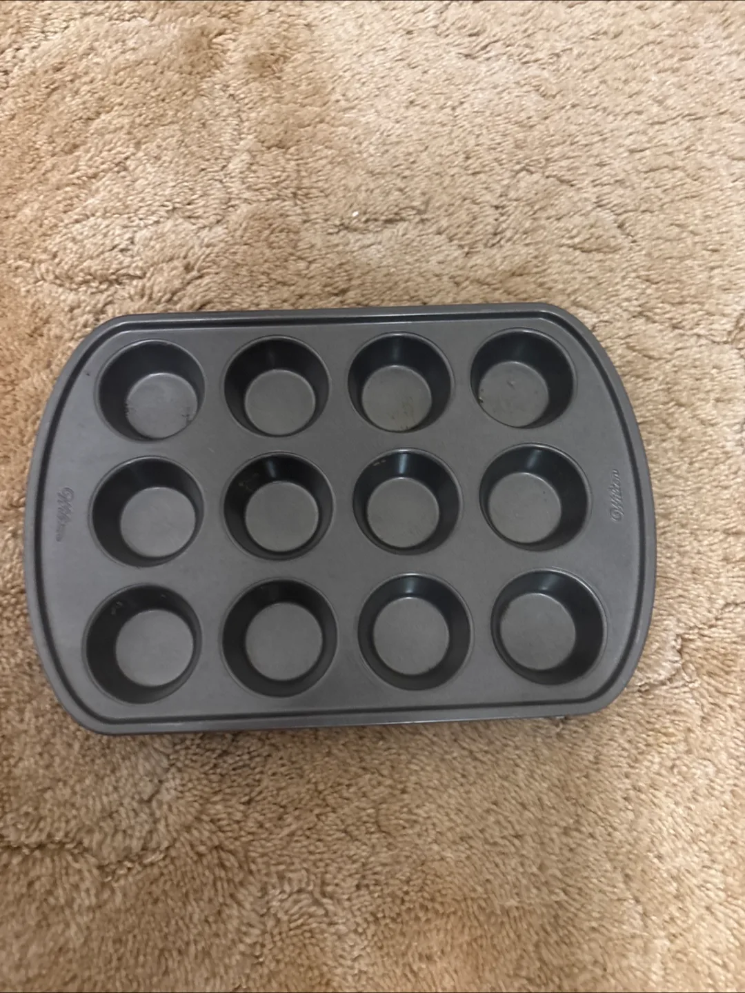 Wilton 12-Cup Mini Muffin Pan thumbnail