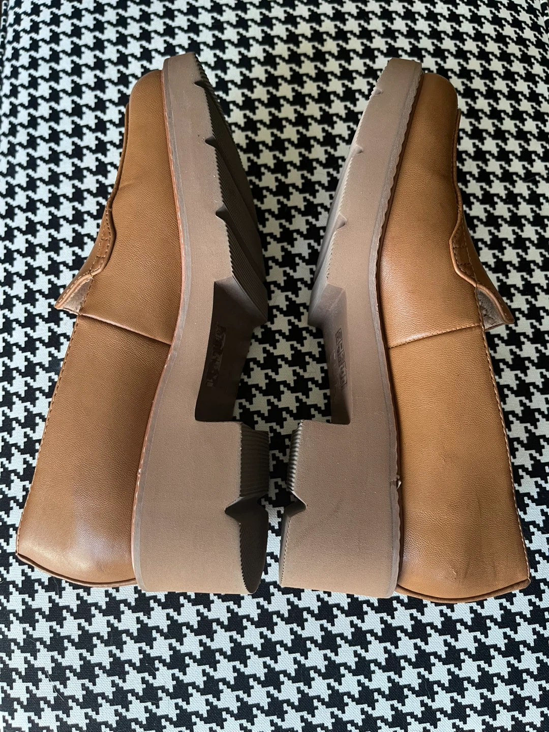 Naturalizer Tan Loafer, Size 8 - photo 5