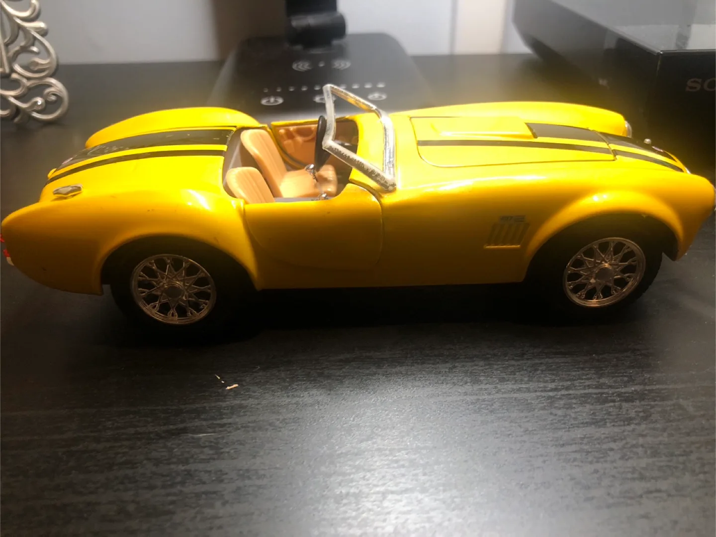 Maisto Yellow Cobra Model Car image indicator(5)