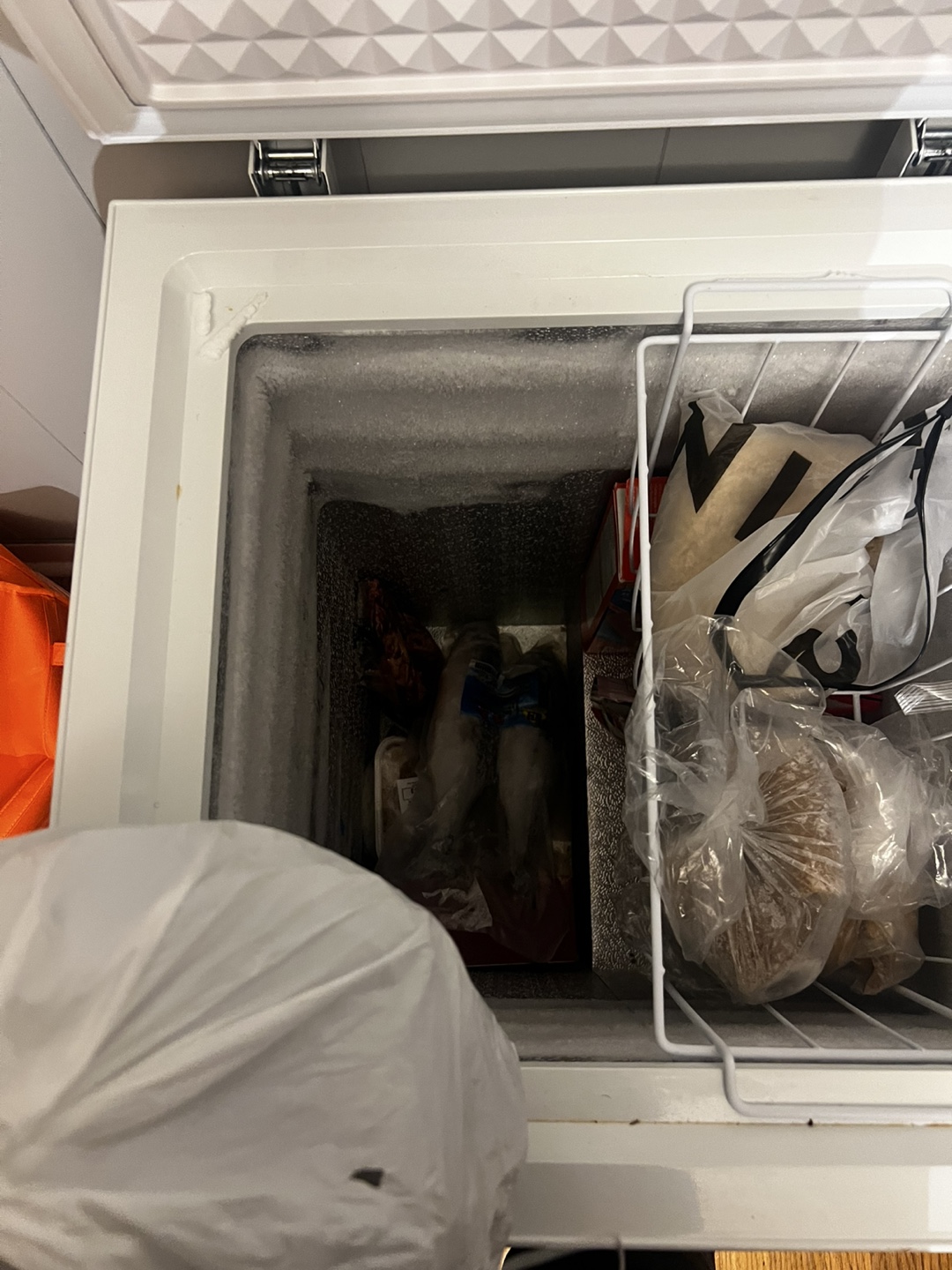 Insignia 3.5 Cu. Ft. Chest Freezer - photo 4