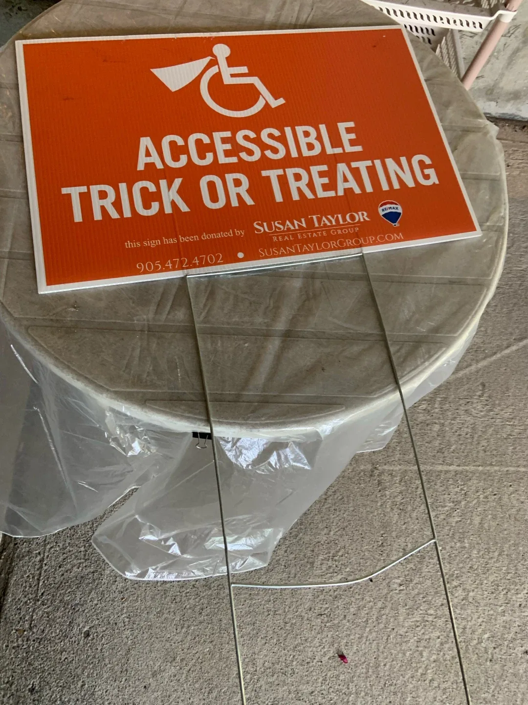Accessible Trick or Treating Sign thumbnail