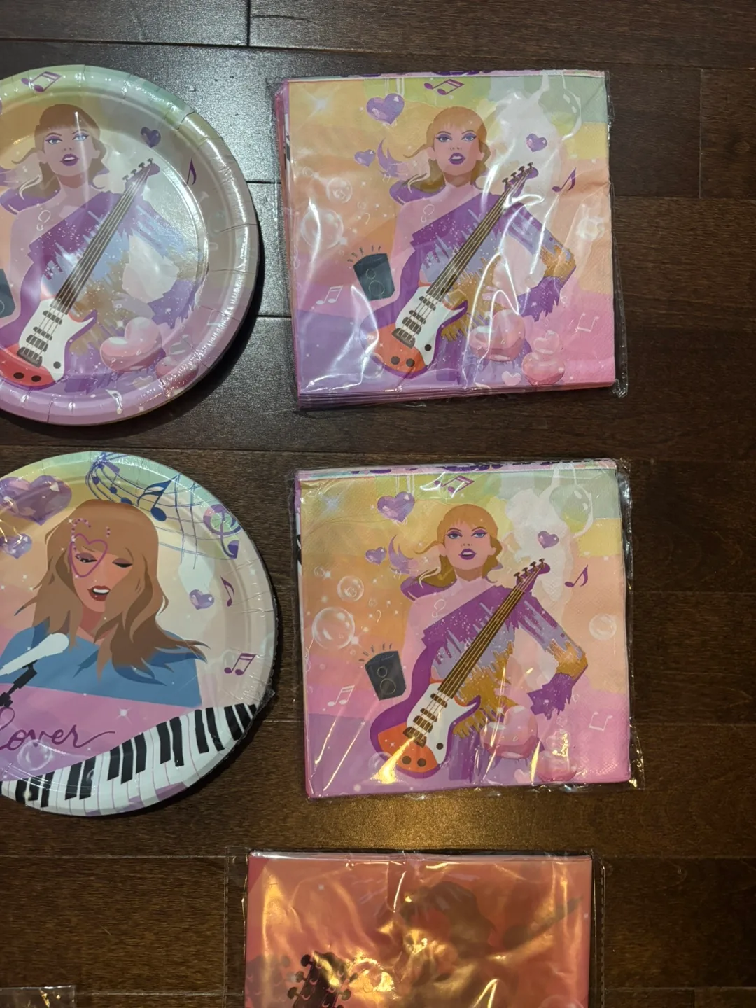 Taylor Swift Party Supplies Set image indicator(3)