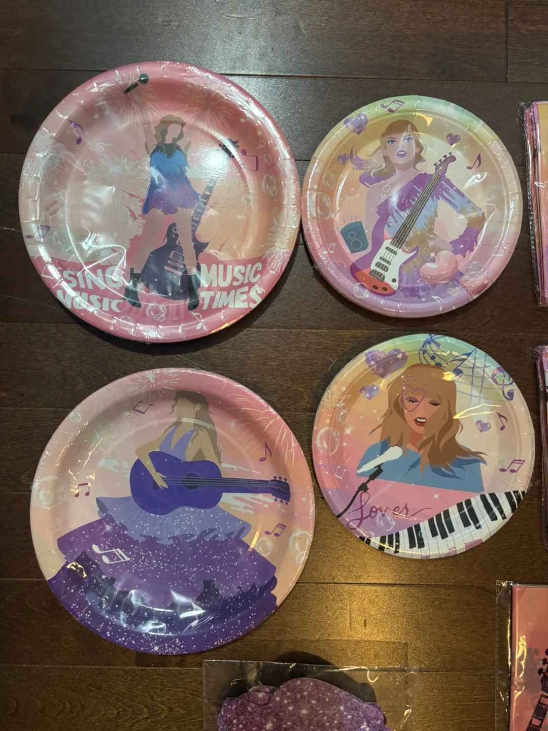 Taylor Swift Party Supplies Set image indicator(2)