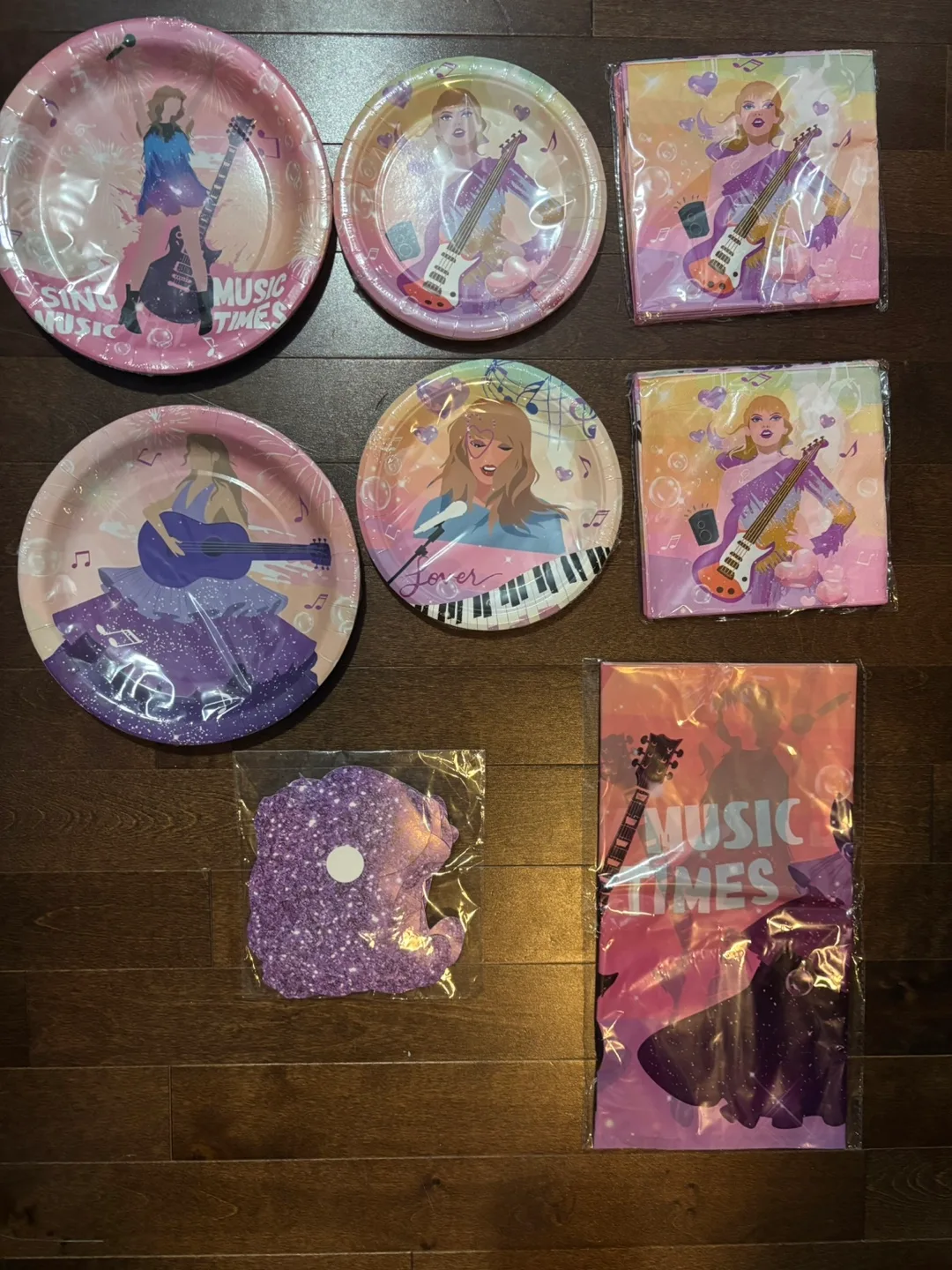 Taylor Swift Party Supplies Set thumbnail