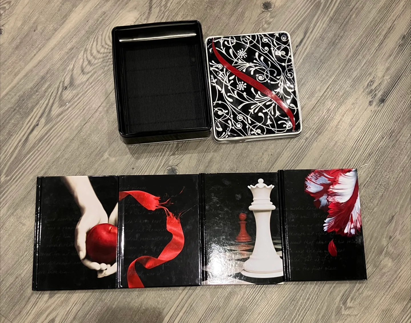 Twilight Saga Diary Tin Set image indicator(5)