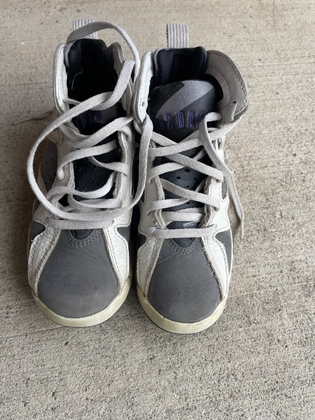 Kids Jordan’s size 11c image indicator(2)