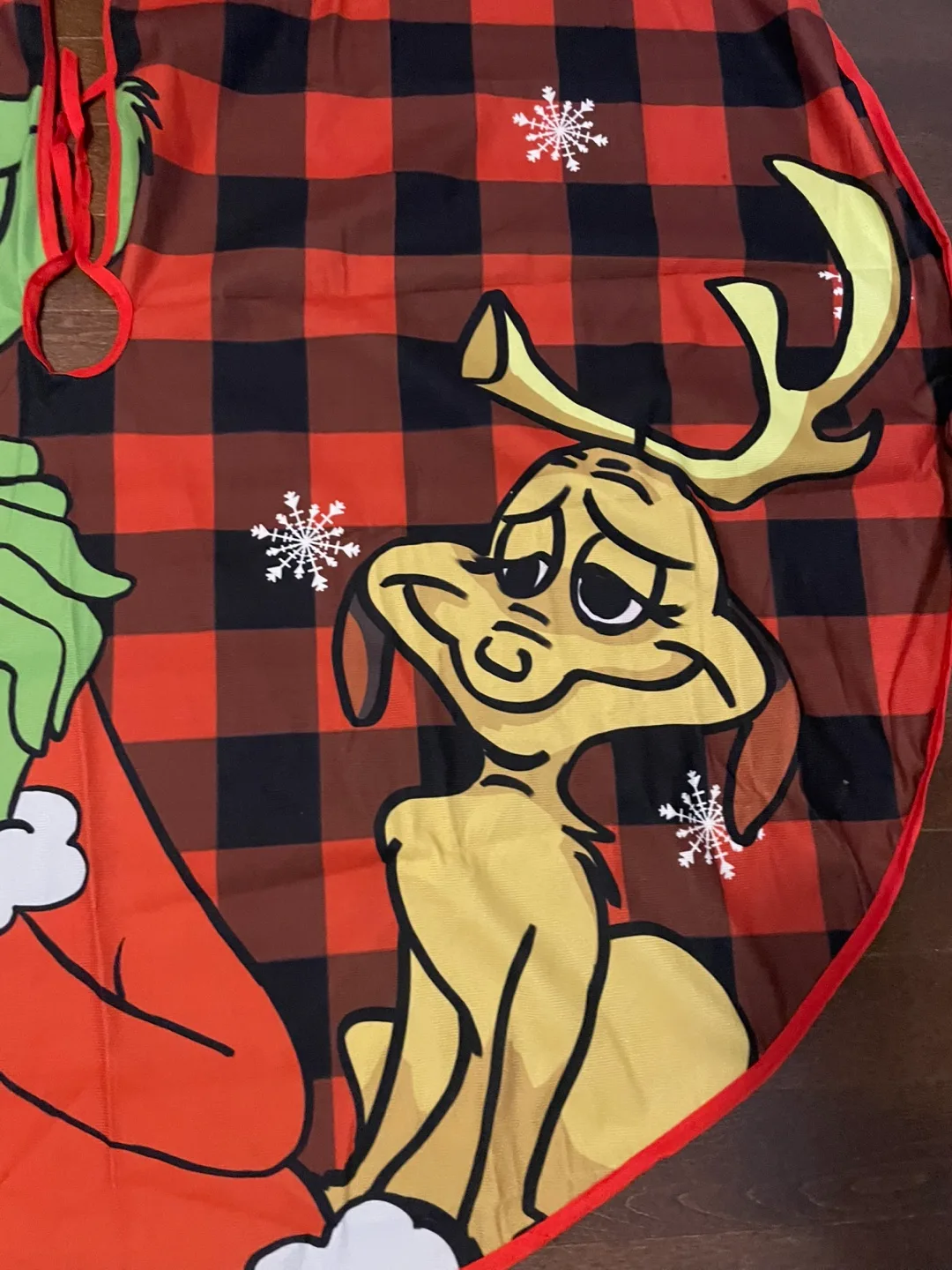 Grinch Christmas Tree Skirt image indicator(3)