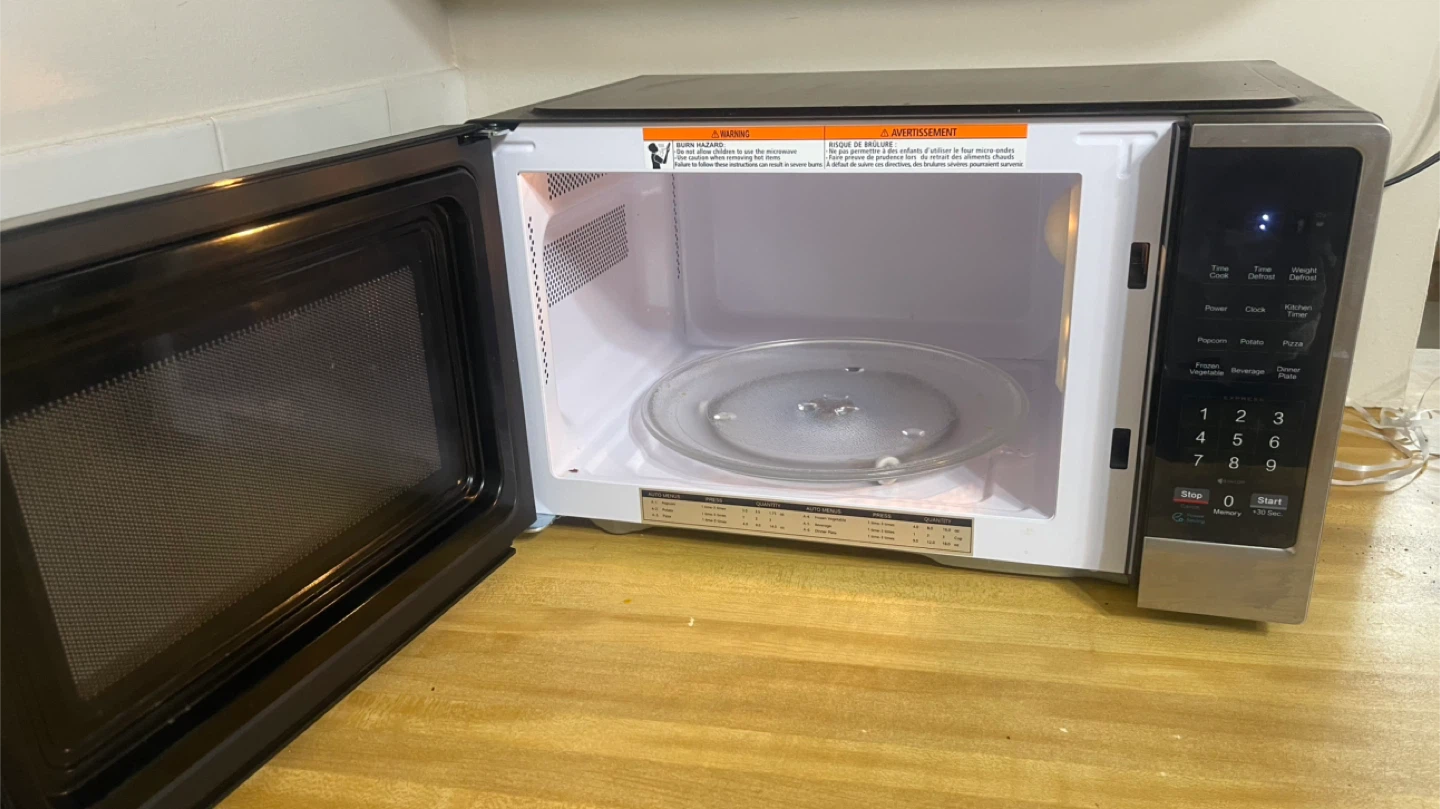 Insignia Microwave - Great Condition! - photo 2