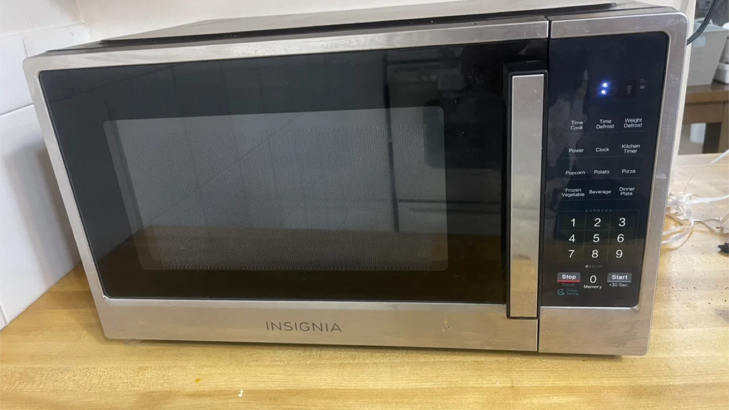 Insignia Microwave - Great Condition! thumbnail