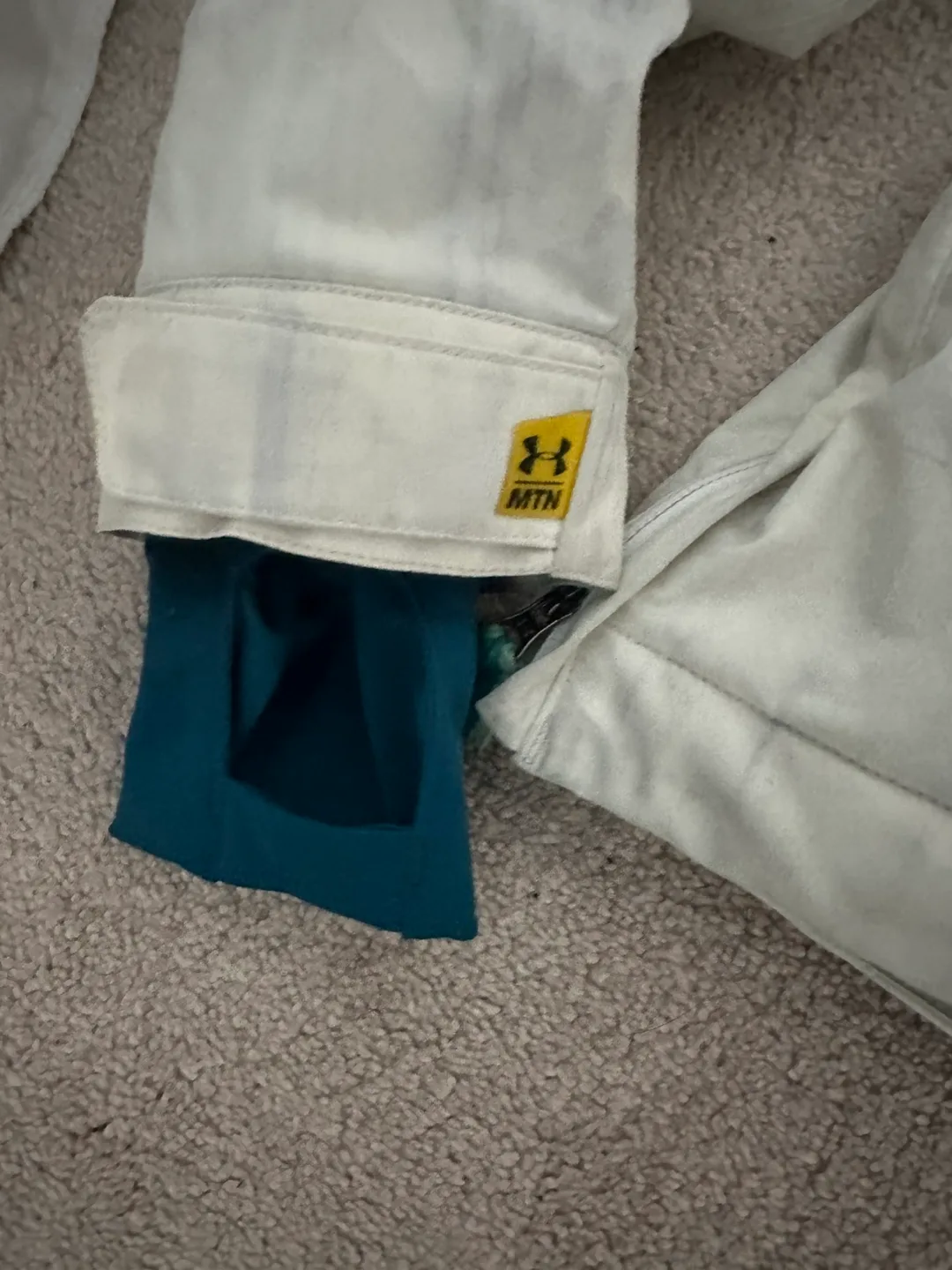 Snowboard/ Winter Jacket image indicator(3)