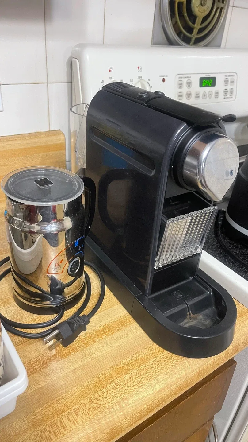 Nespresso Coffee Machine with Milk Frother thumbnail