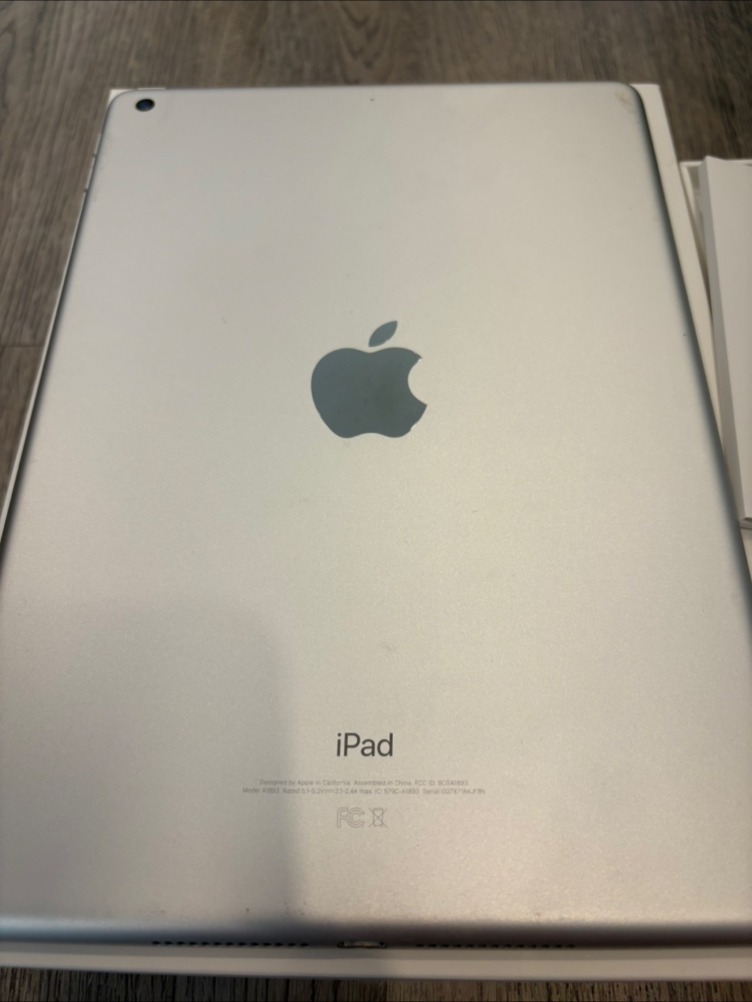 Apple iPad Silver128GB (6th generation)