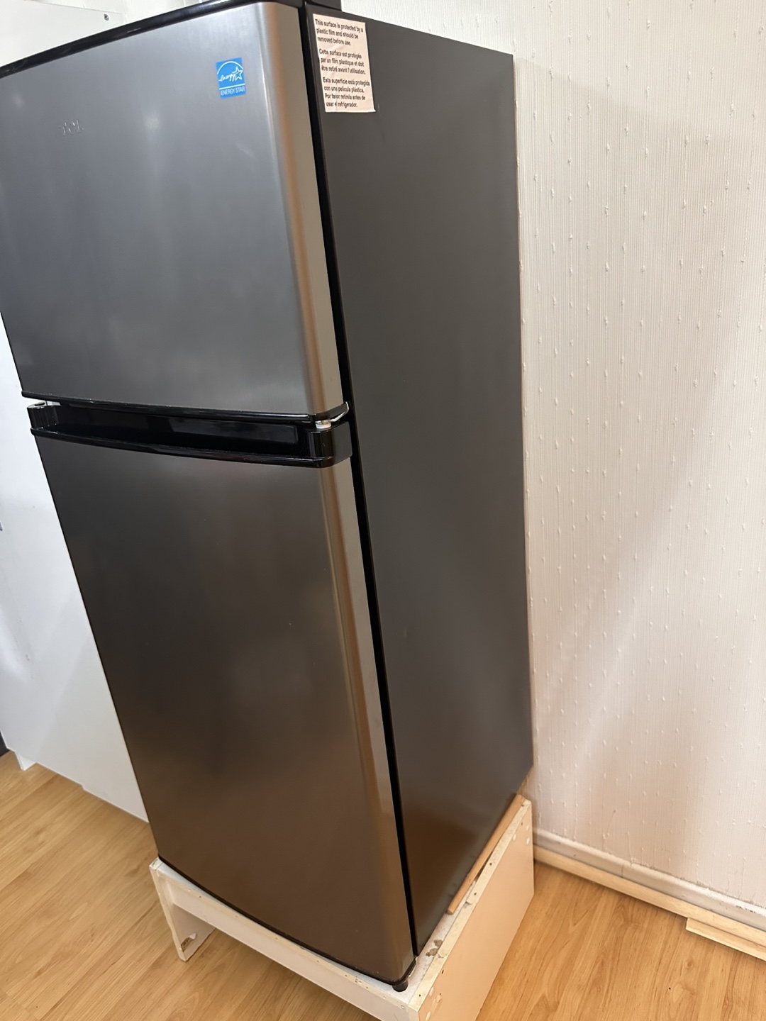 Mini fridge with freezer - photo 2