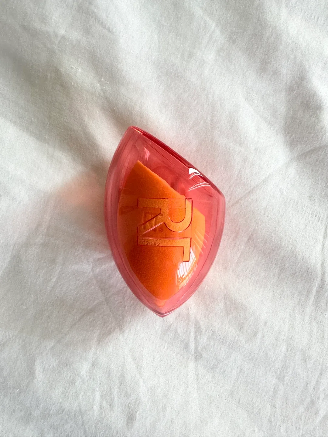 New Real Techniques Miracle Complexion Sponge with travel case image indicator(2)