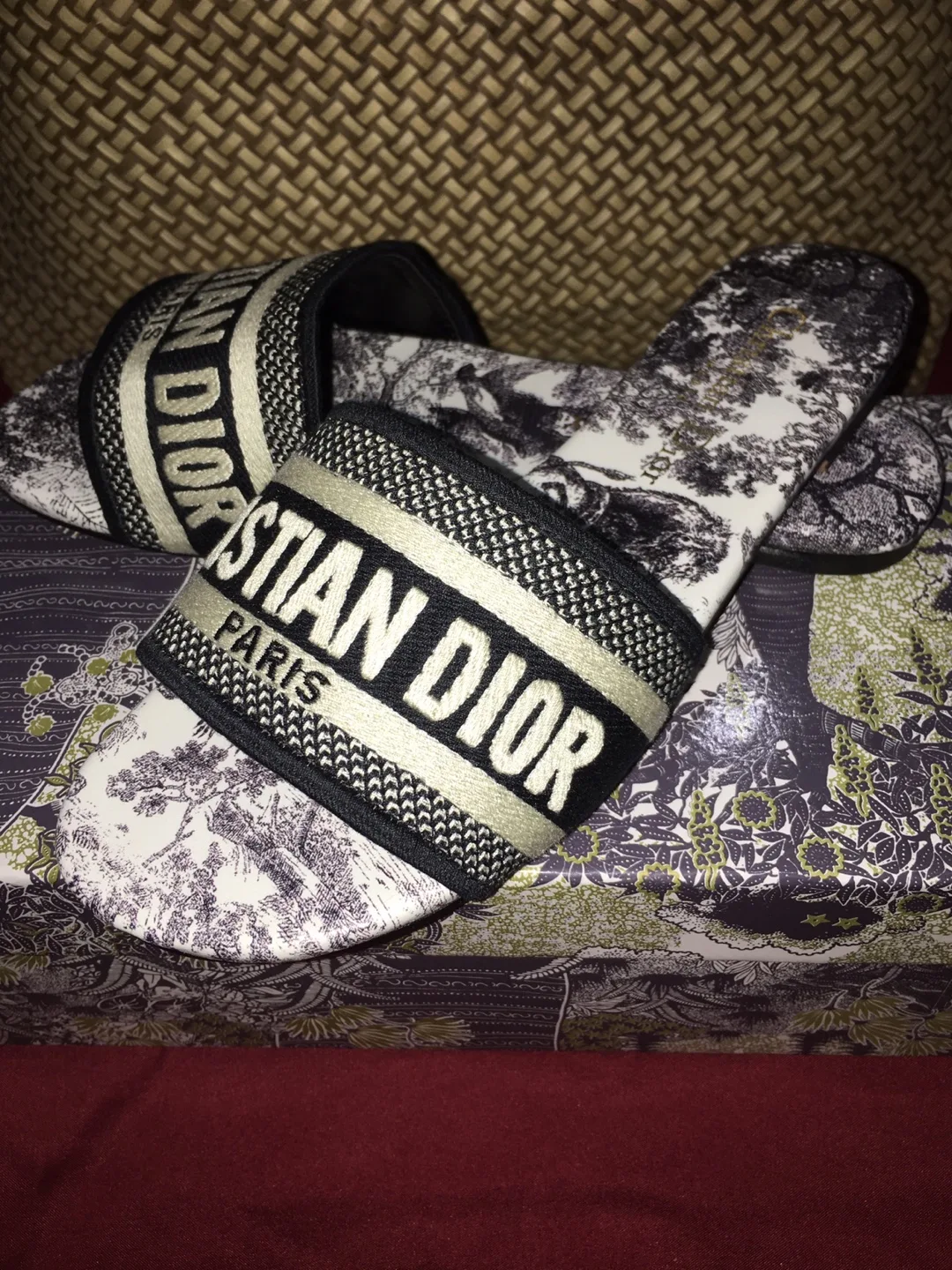Christian Dior Paris Slides image indicator(6)