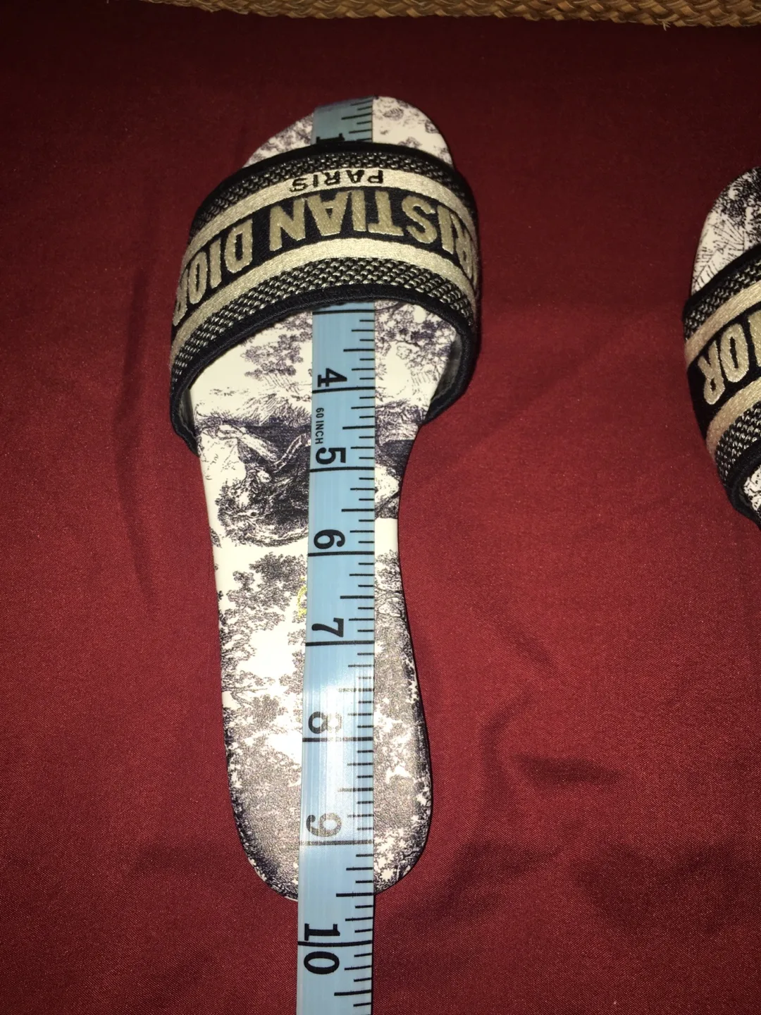 Christian Dior Paris Slides image indicator(7)