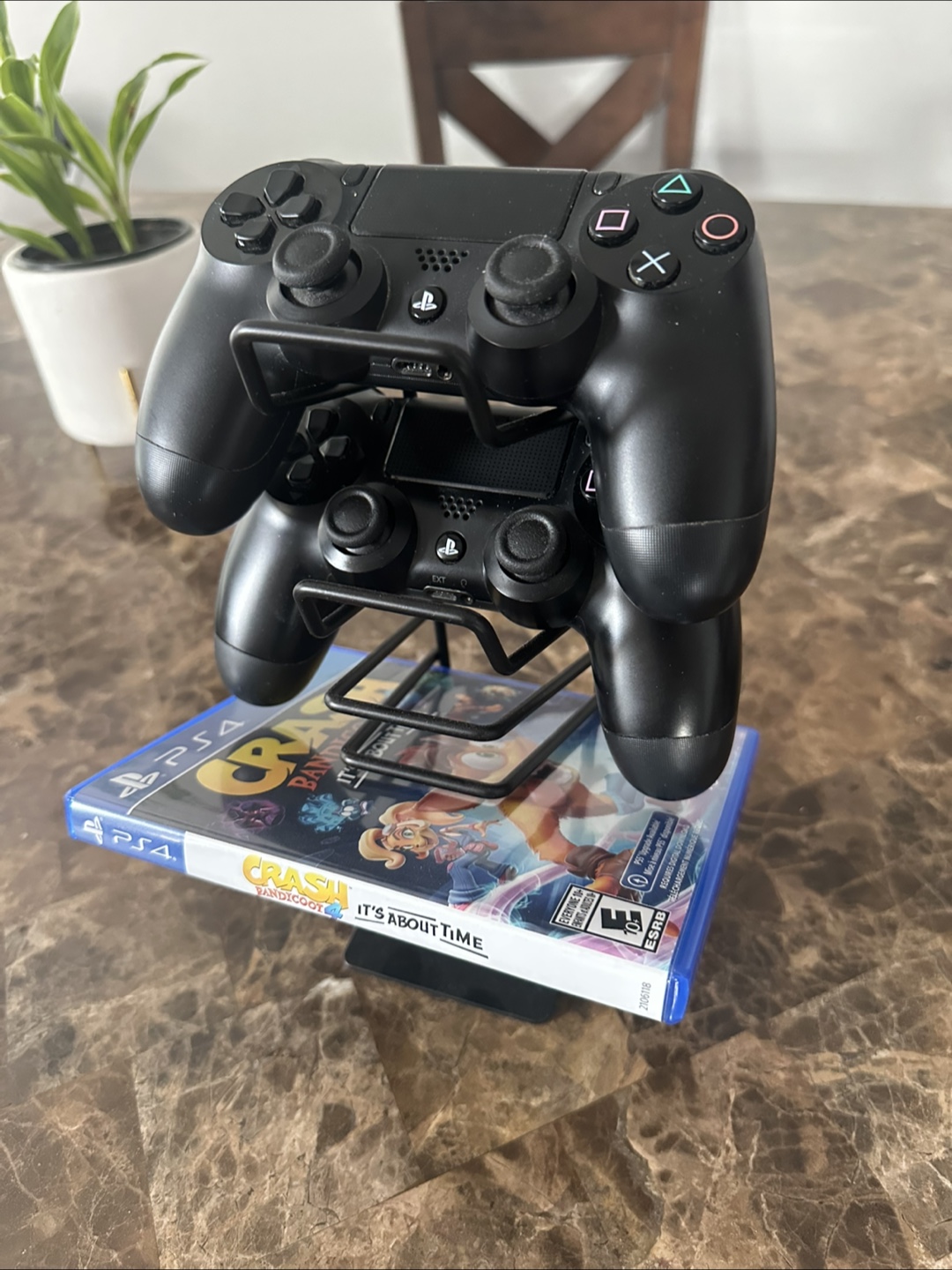 PS4 Console, 2 Controllers, Crash Bandicoot Game - photo 2