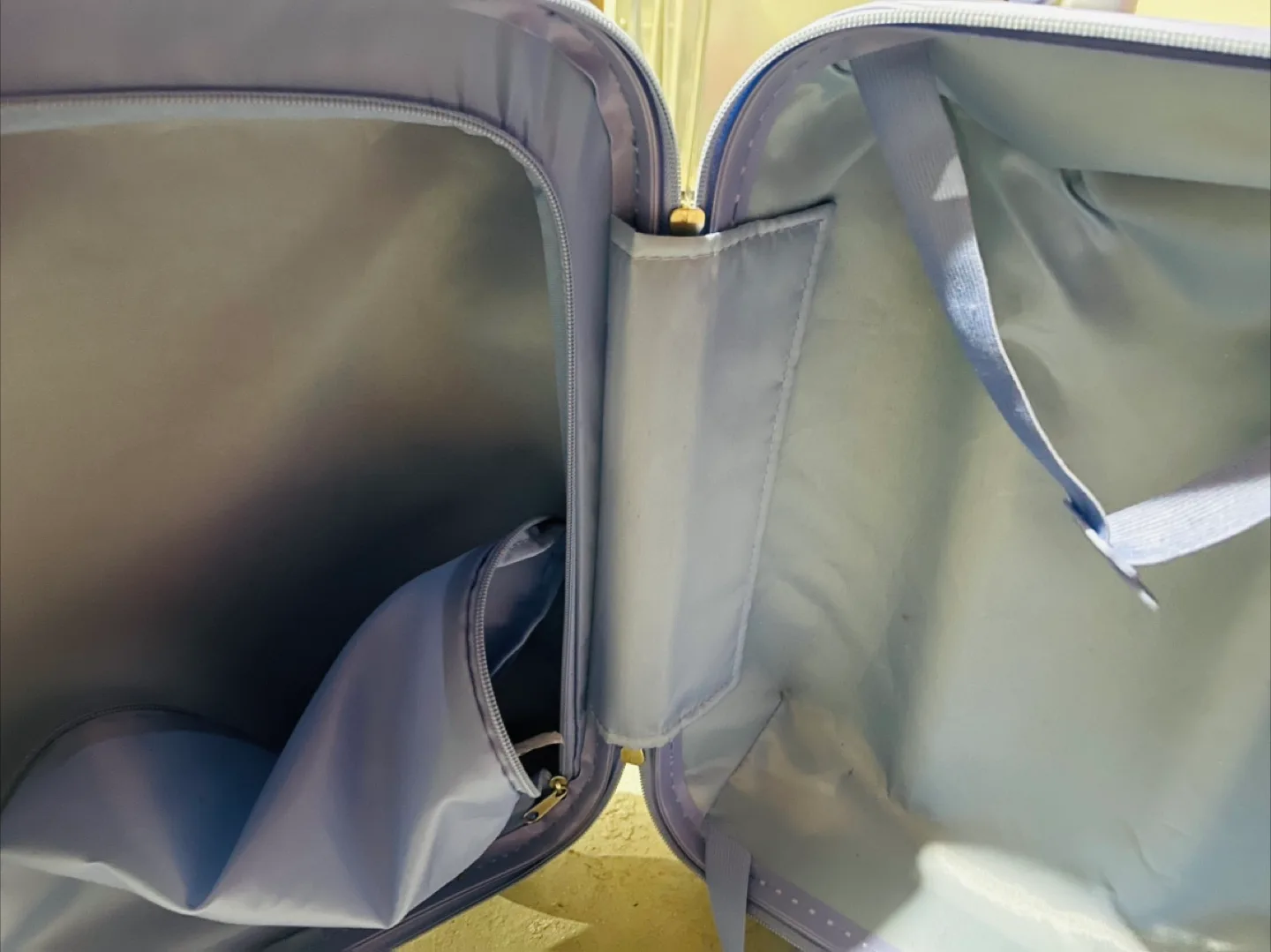 Heys Disney’s Frozen Hard Shell Carry On Luggage image indicator(3)