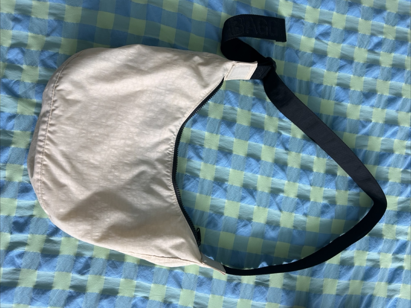 BAGGU Nylon Crescent Bag - Cream - photo 2