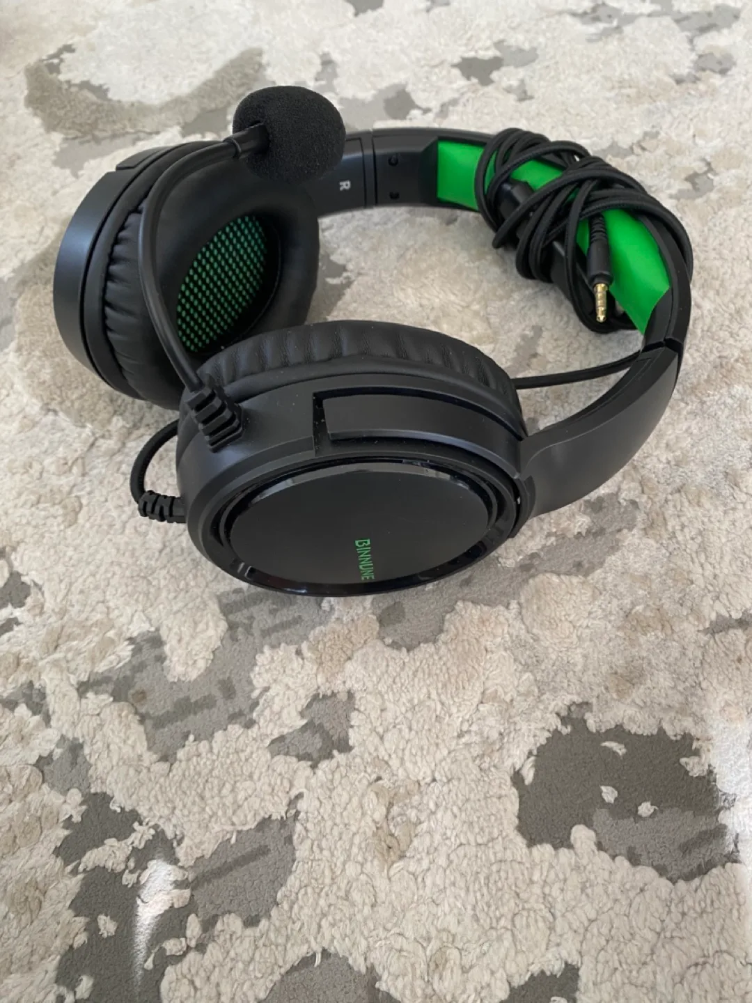 Xbox One S, 5 controllers, headset, and games image indicator(4)