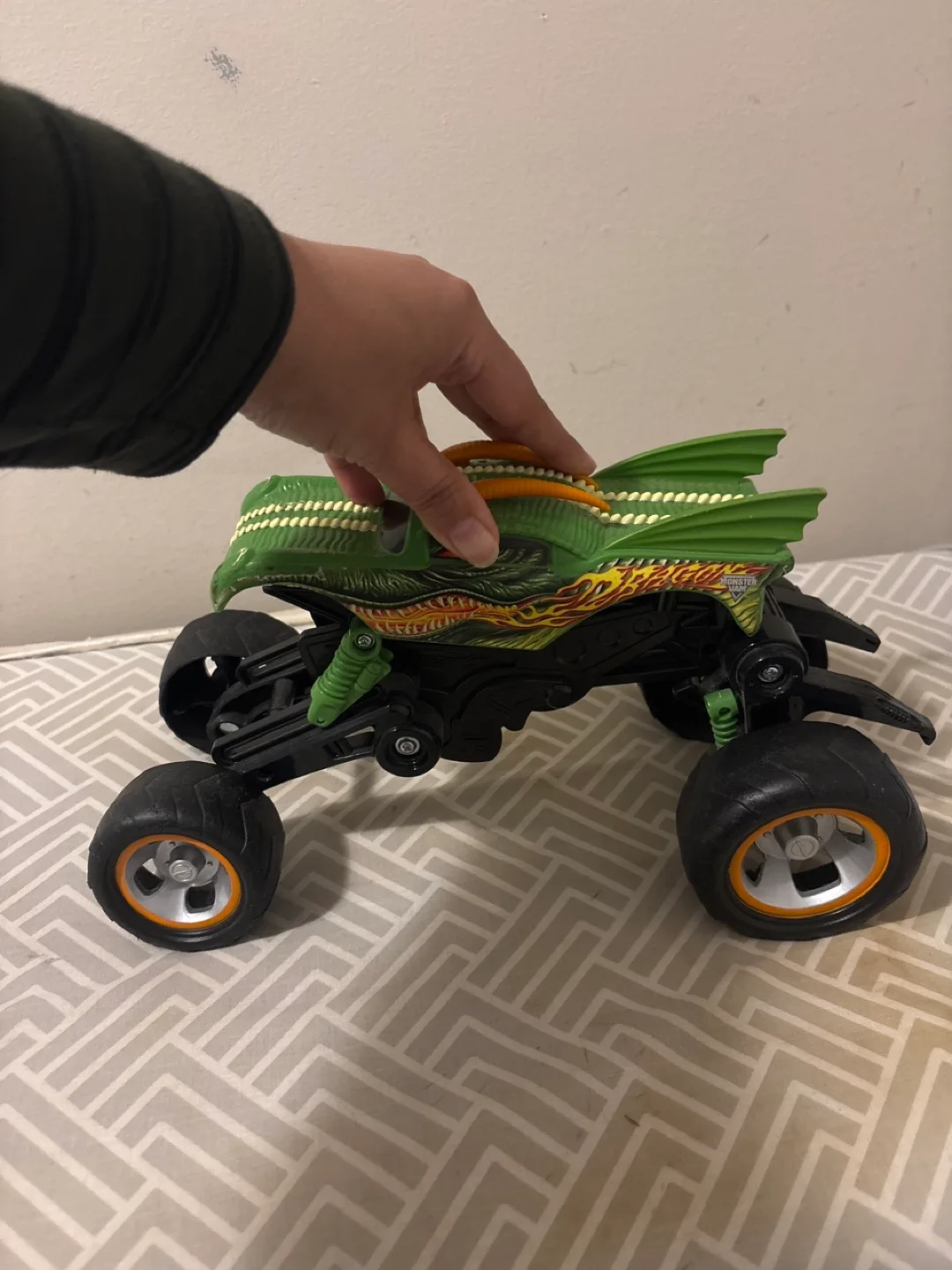Pop up Monster Jam Dragon Truck image indicator(4)