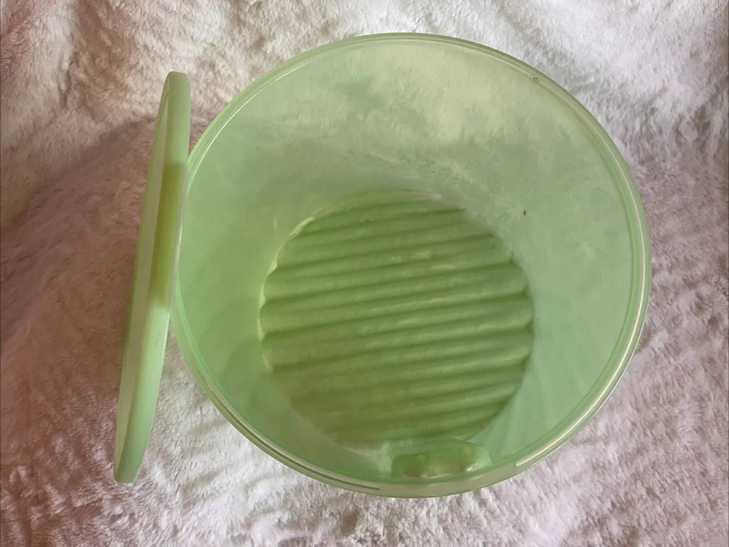 Vintage Tupperware Fridgesmart Lettuce Keeper - Green image indicator(4)