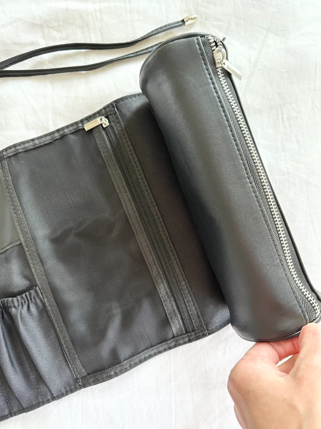 New Happy Makeup Brush And Makeup Organizer Travel Bag image indicator(8)