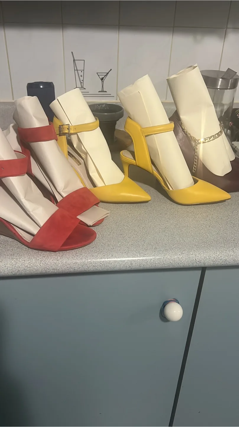 Vince Camuto Burgundy Heels - Size 5.5 thumbnail