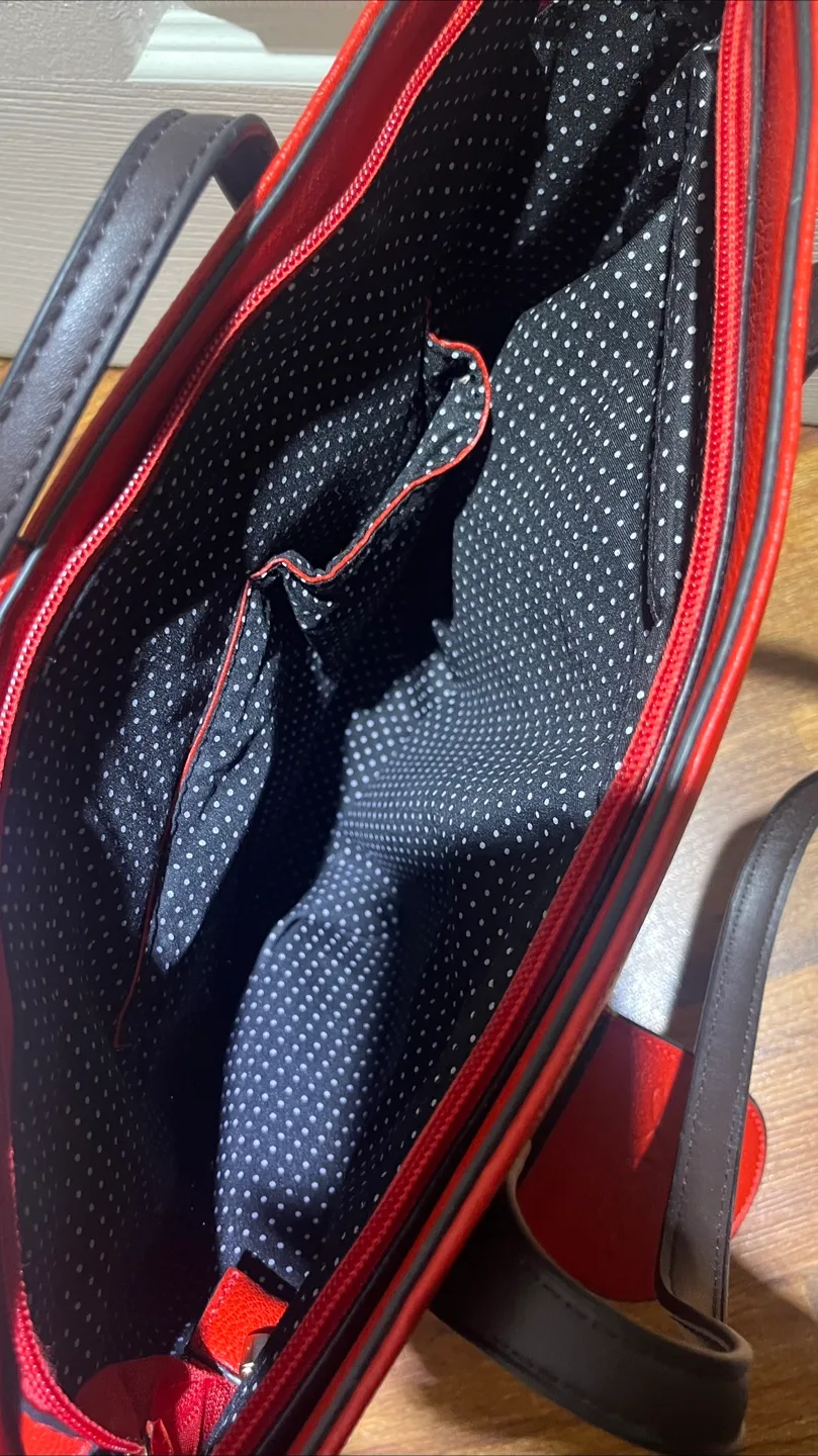 Red Wine Dispensing Tote Bag image indicator(4)