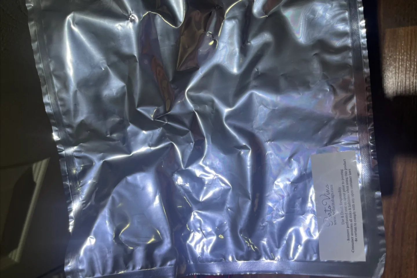 Red Wine Dispensing Tote Bag image indicator(6)