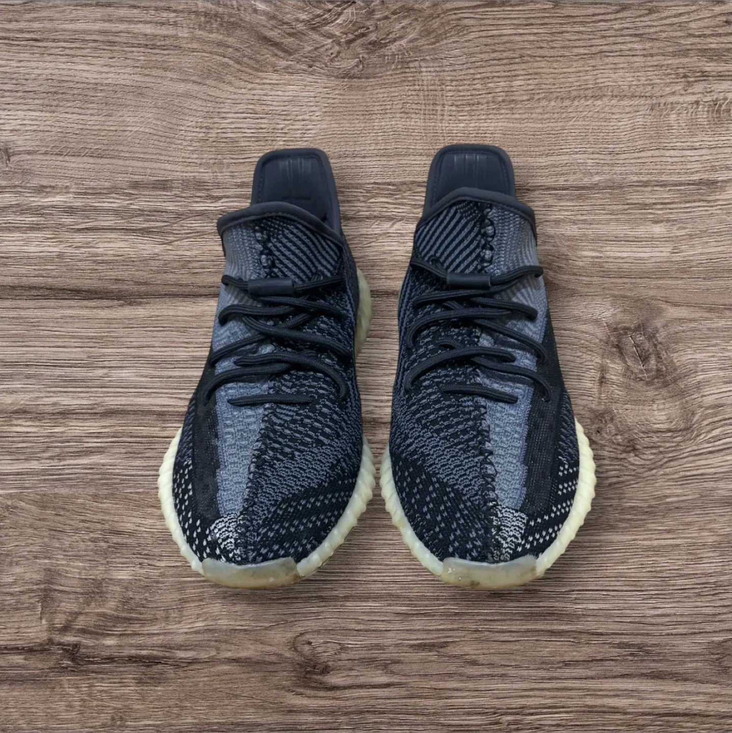 Adidas Yeezy Boost 350 V2 Carbon- Size 12 thumbnail