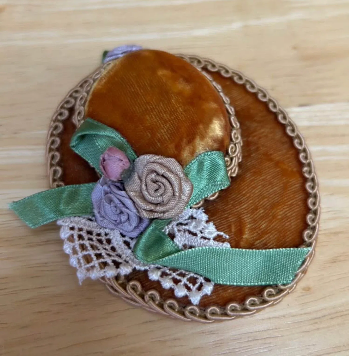 Decorative shoes and hats by Wayne Kleski image indicator(3)