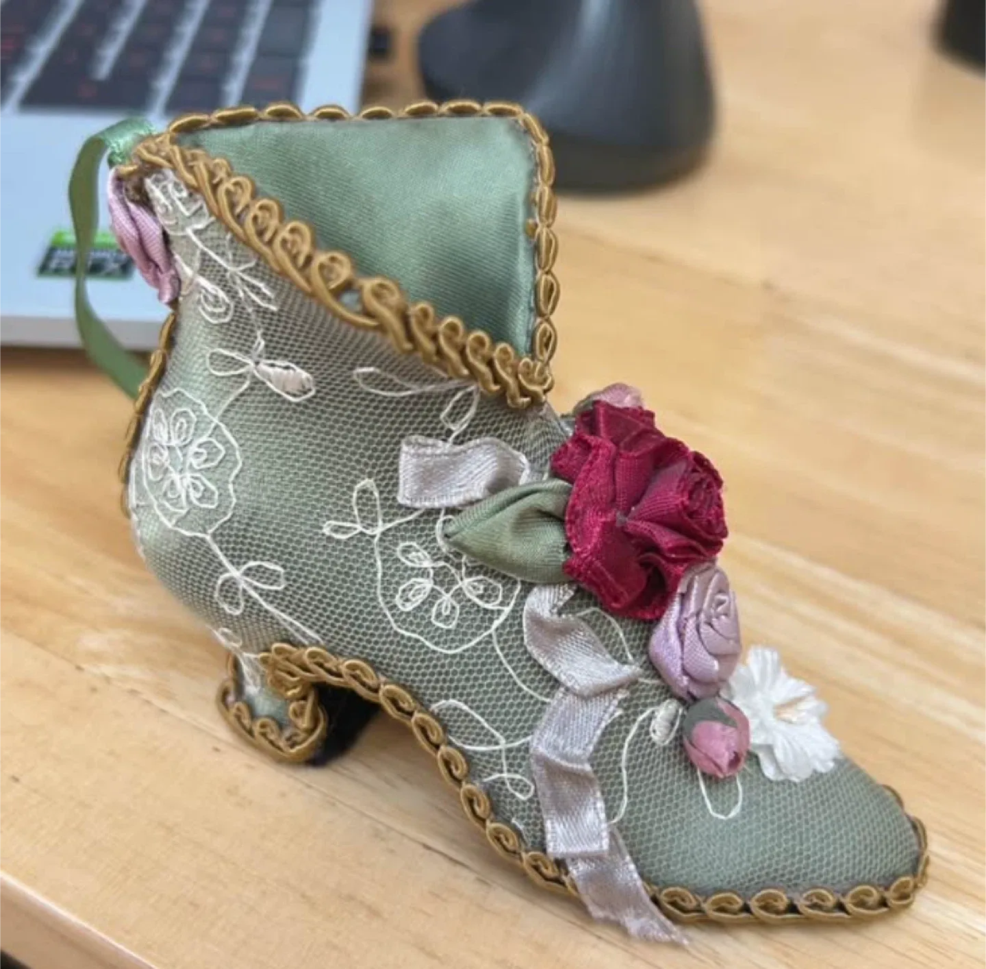 Decorative shoes and hats by Wayne Kleski image indicator(2)