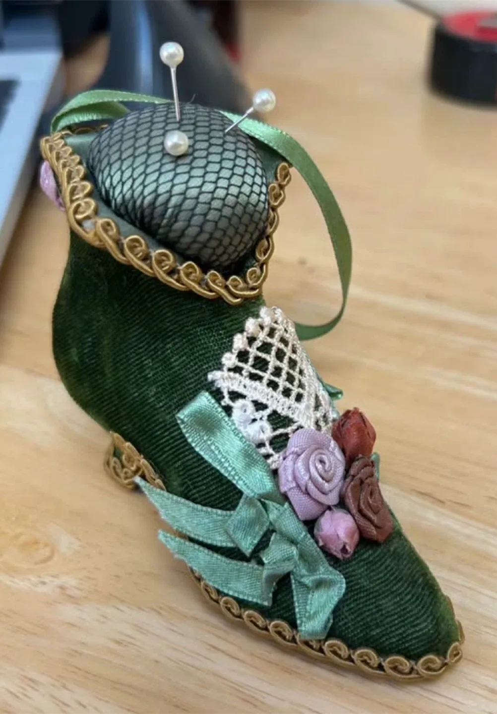 Decorative shoes and hats by Wayne Kleski image indicator(7)