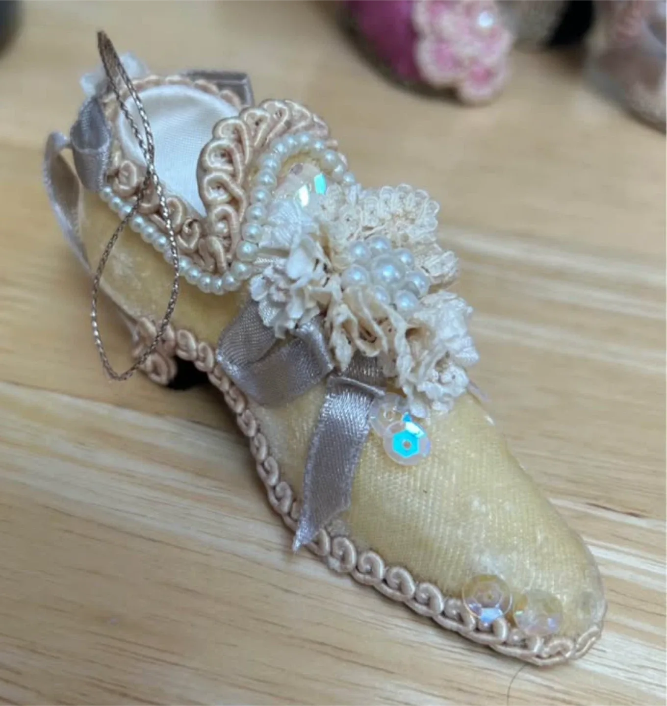 Decorative shoes and hats by Wayne Kleski image indicator(9)