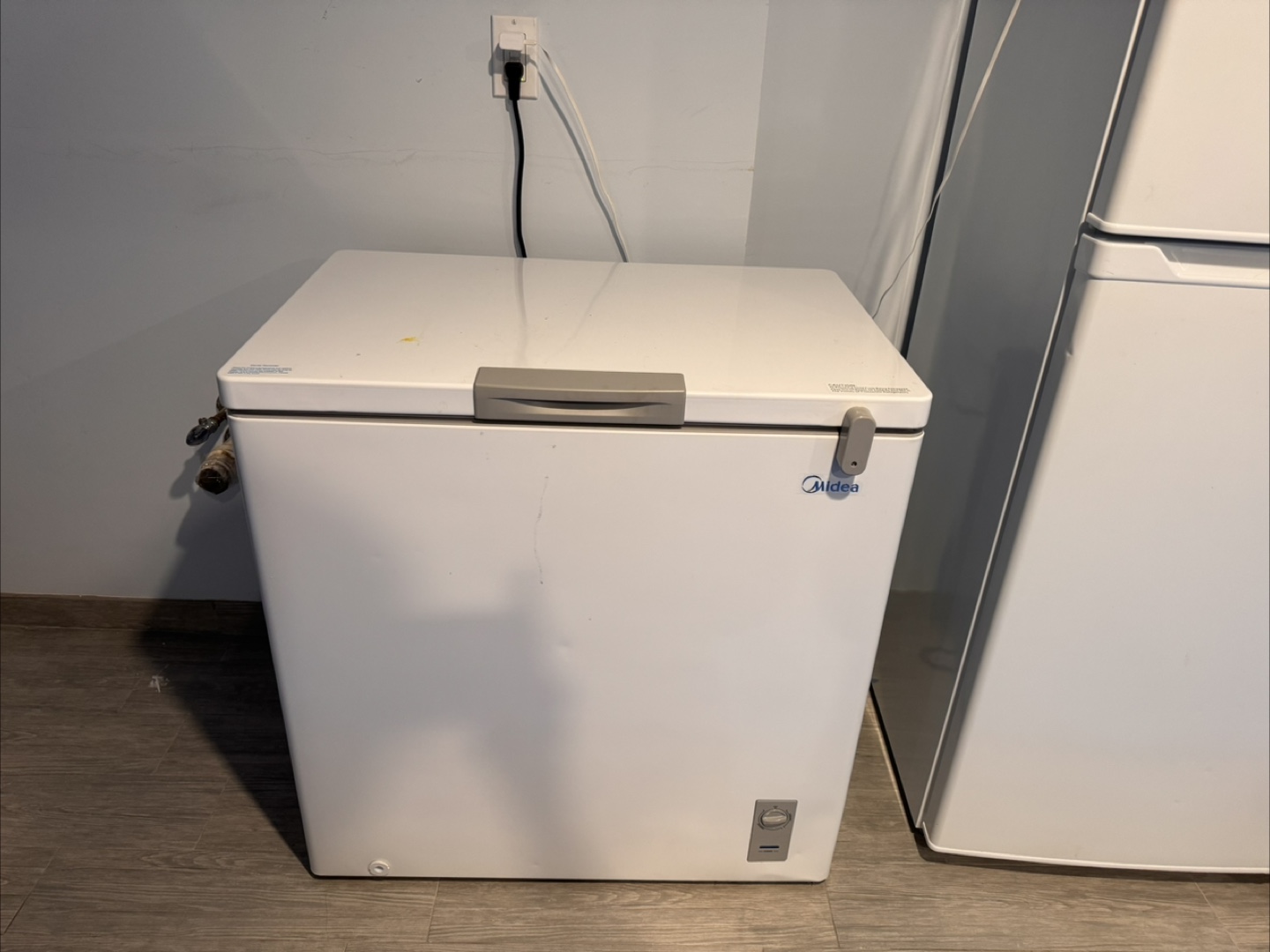 Midea Chest Freezer - White