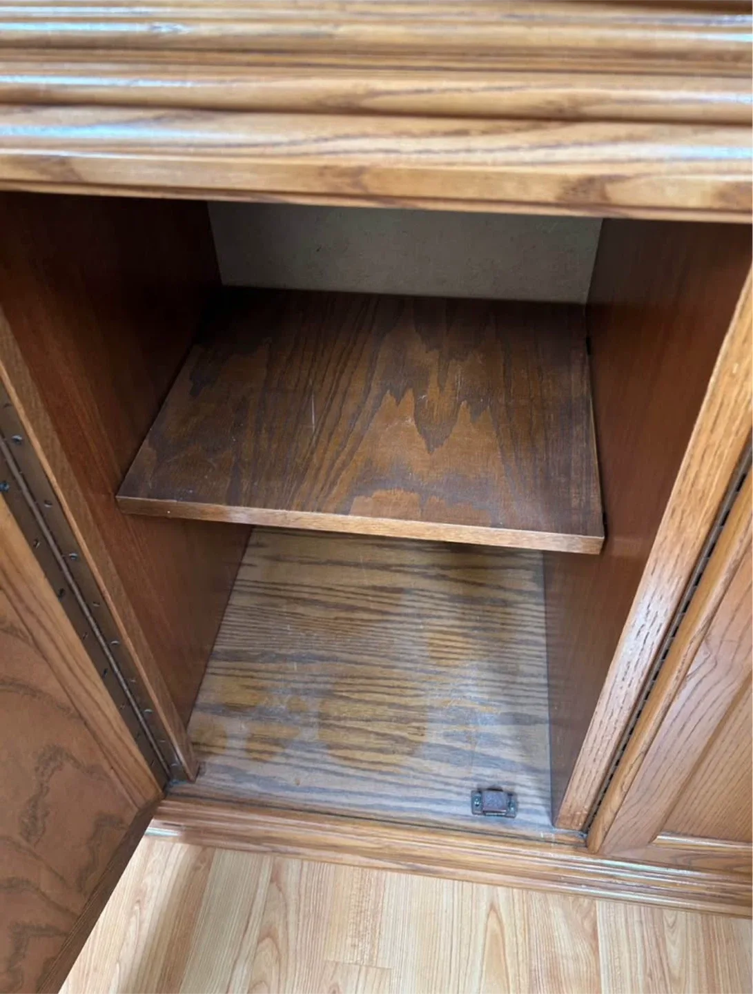 Oak China Cabinet with Glass Display and light image indicator(4)