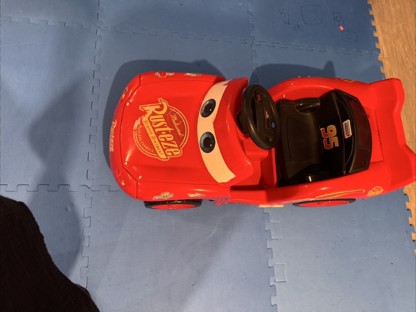 Disney Pixar Cars Lightning McQueen Ride-On