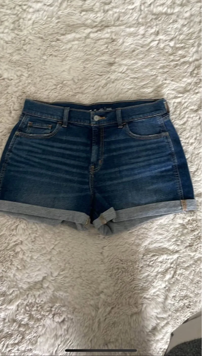 Old Navy Mid-Rise Boyfriend Denim Shorts
