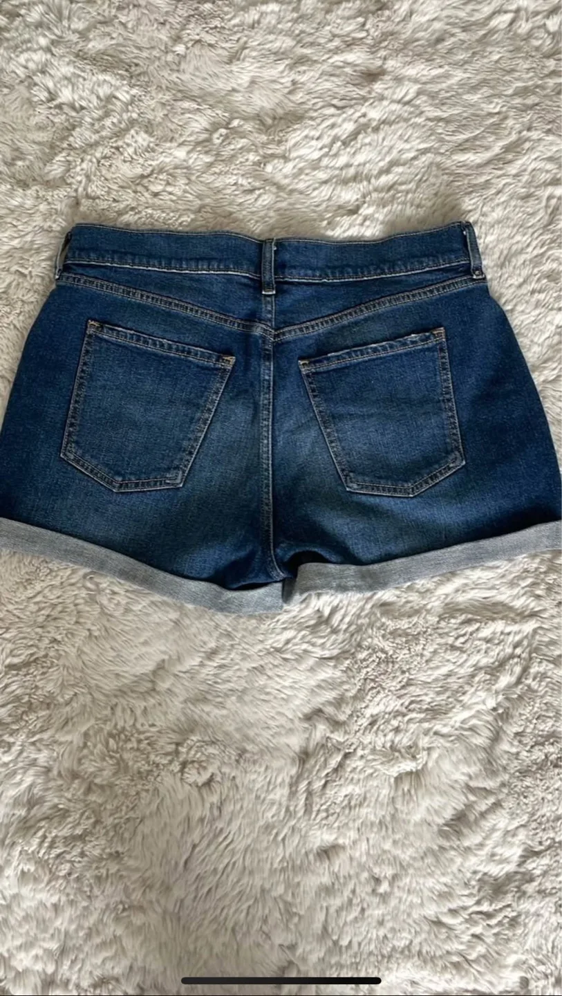 Old Navy Mid-Rise Boyfriend Denim Shorts image indicator(2)
