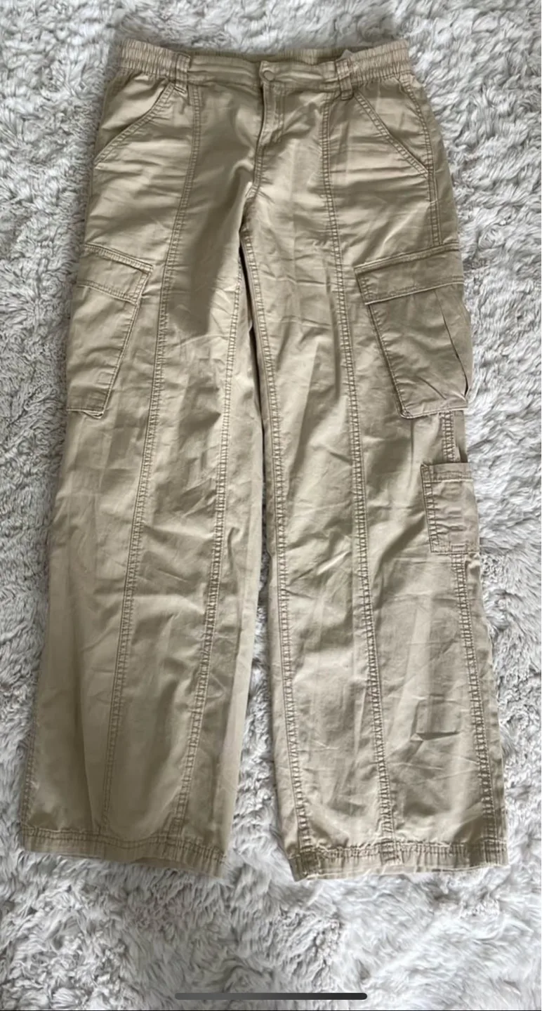 H&M Divided Beige Cargo Pants - Size 8