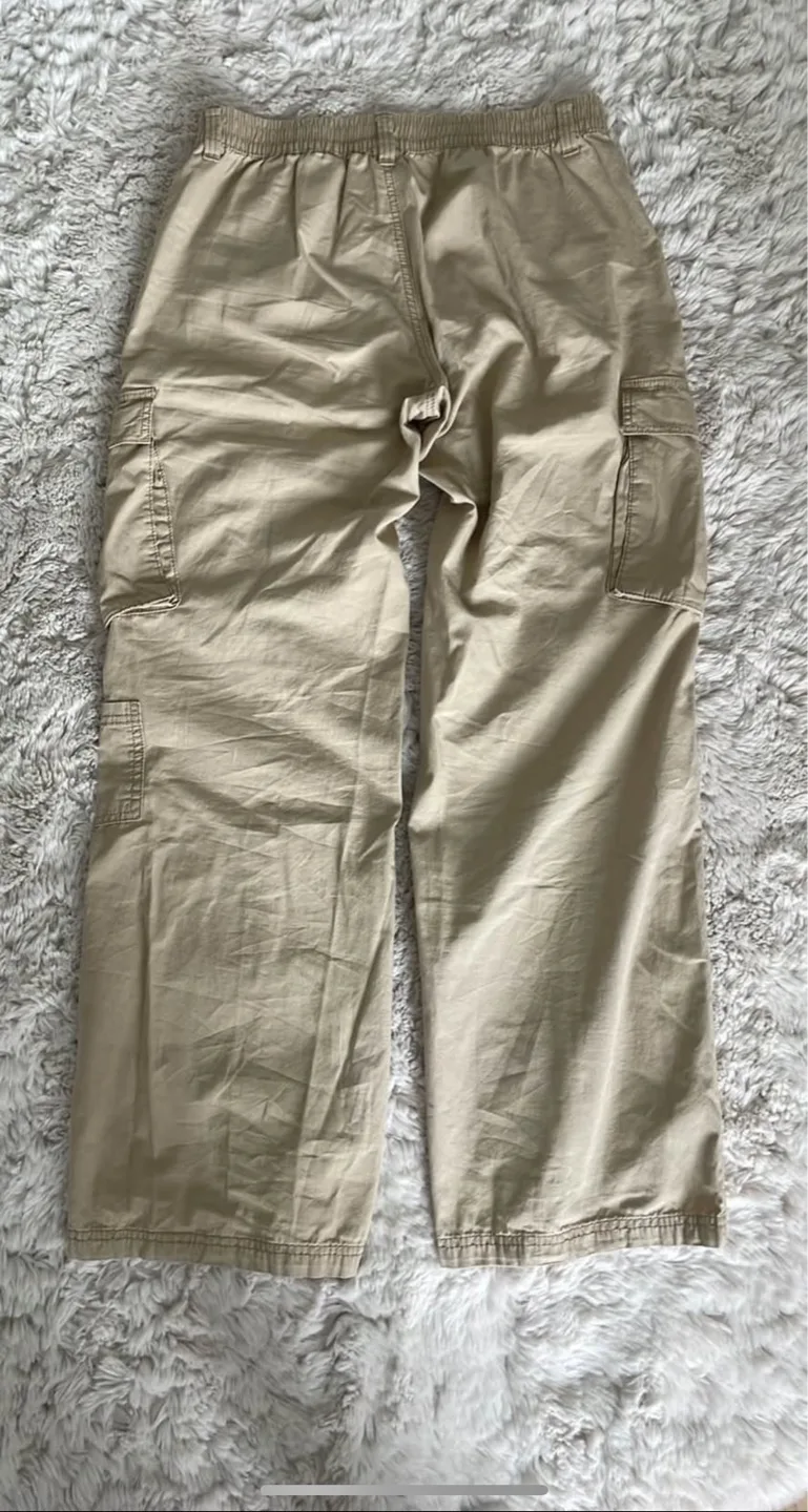 H&M Divided Beige Cargo Pants - Size 8 image indicator(2)