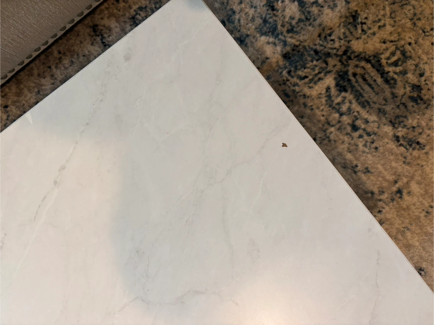 White Marble Coffee Table with Gold Base - photo 4