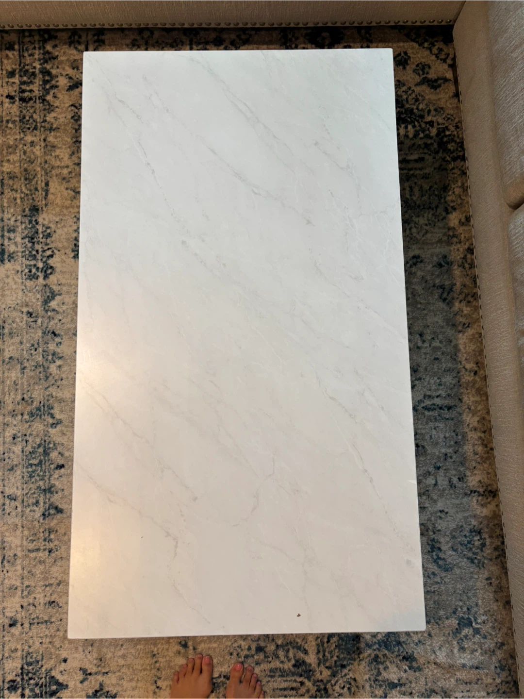 White Marble Coffee Table with Gold Base - photo 3